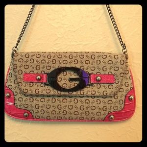 Guess Clutch Purse 👛
